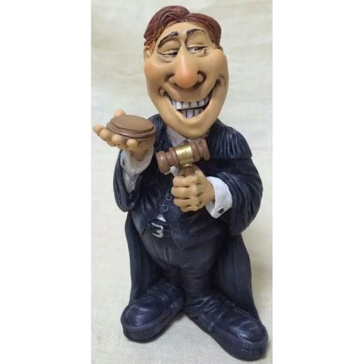Beeldje rechter Warren Stratford polyresin zwart cadeau jurist 8x6x16 cm - 8719831572717