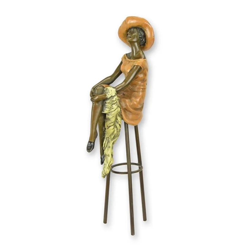 Beschilderd bronzen beeld vrouw op barkruk met hoed 28 cm - DSBG-5