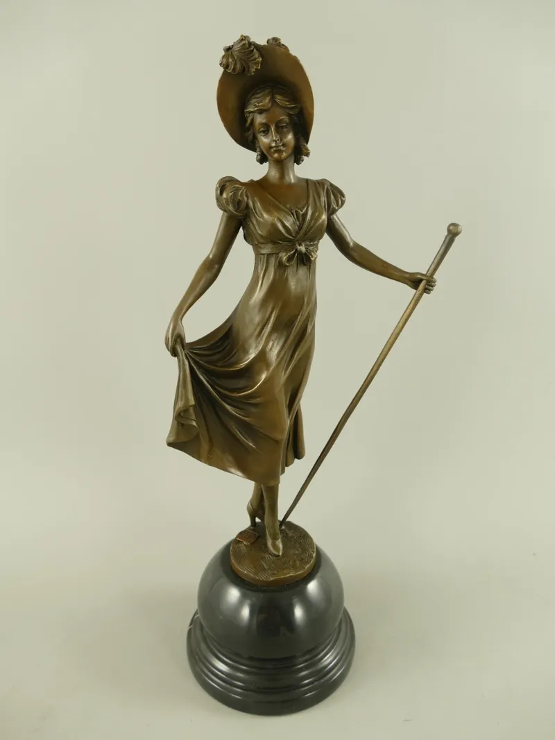 Bronzen beeld dame met wandelstok en hoed 40 cm - 122.523
