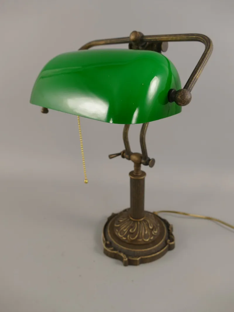 Bankierslamp gebruineerd messing met groene glazen kap en sierlijke voet 45 cm - 162.029B