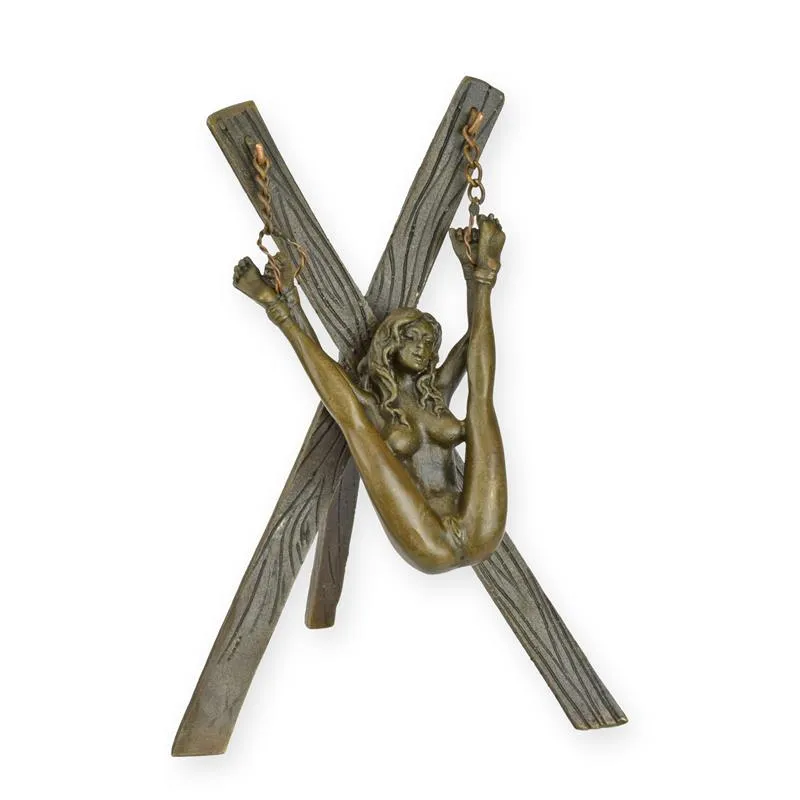 Erotisch bronzen beeld vrouw geketend aan kruis 13,7 cm - BE-7