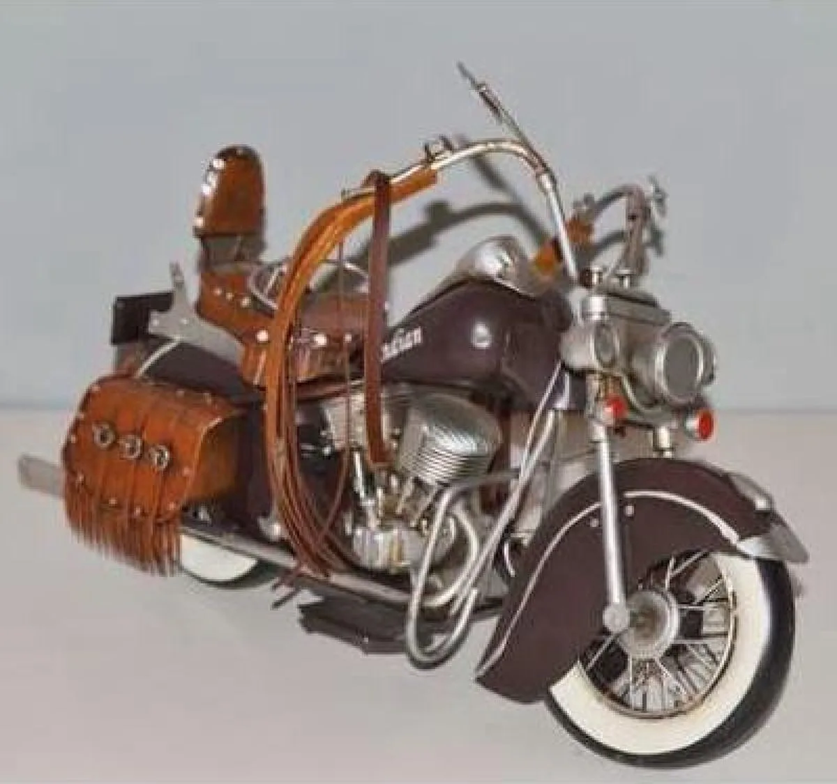 MadDeco blikken motor Indian met leren zadeltassen 31x15x23 cm - 8719831571017