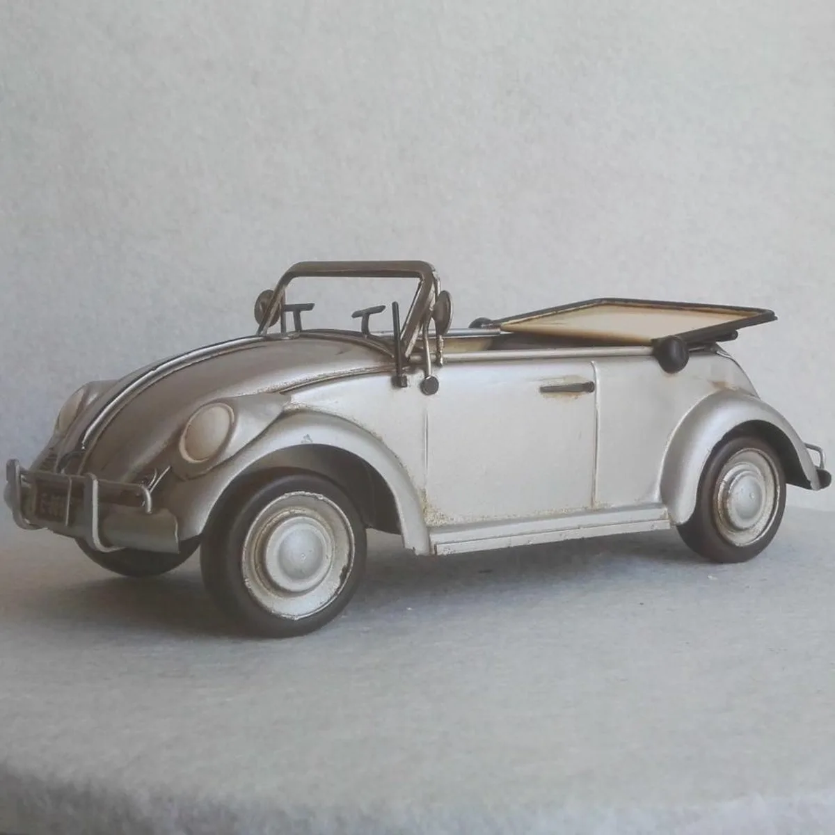 MadDeco blikken VW Kever cabrio 1966 officiële licentie 28 cm - 8719831579211