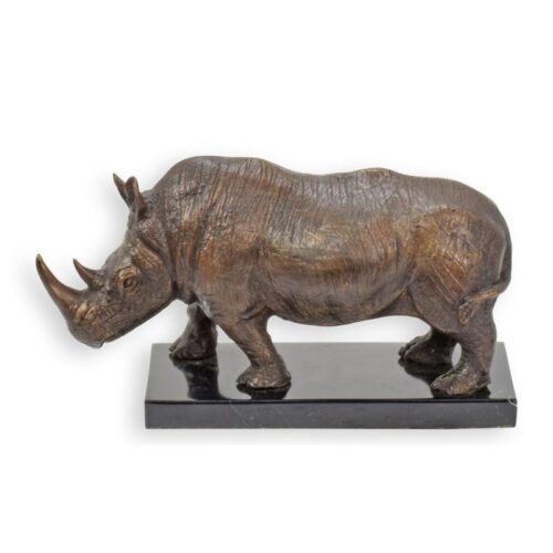 Brons sculptuur van een indrukwekkende rhinoceros met detail