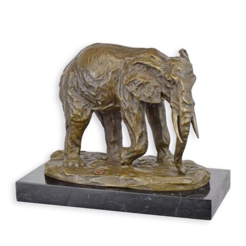 Bronzen beeld van een elegante olifant met details