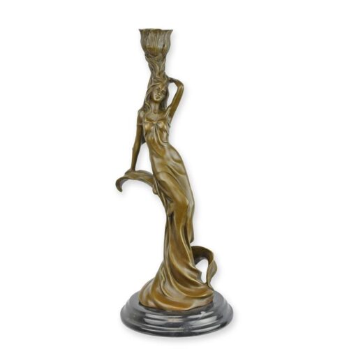 Elegante bronzen kaarsenstandaard met figuurlijke details