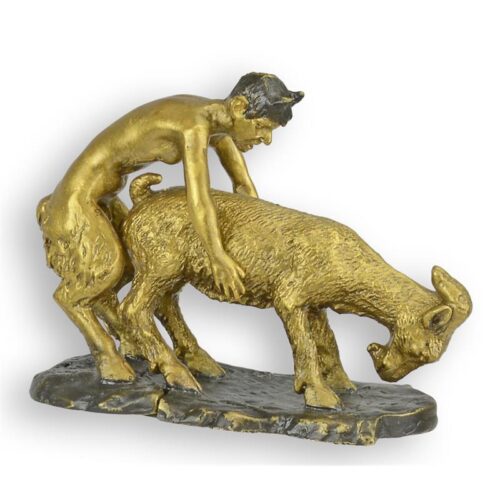 Bronzen beeld van een faun met een geit