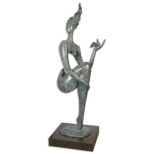 Moderne bronzen sculptuur van vrouwelijke figuur met elegantie