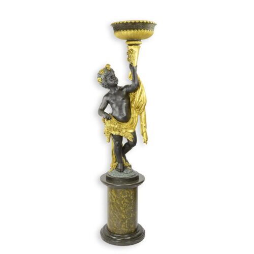 Bronzen figuur plantenbak van putto met decoratieve details