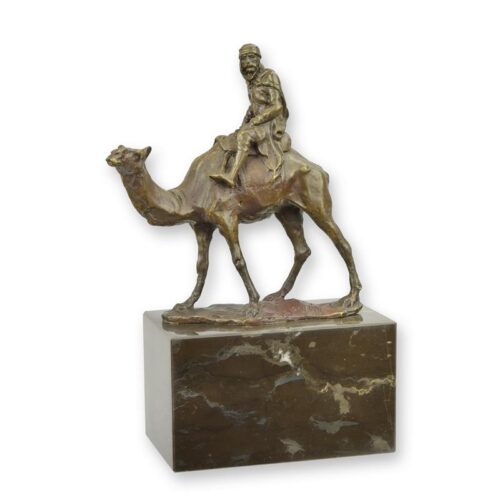 Bronzen beeld van een camel met ruiter in detail