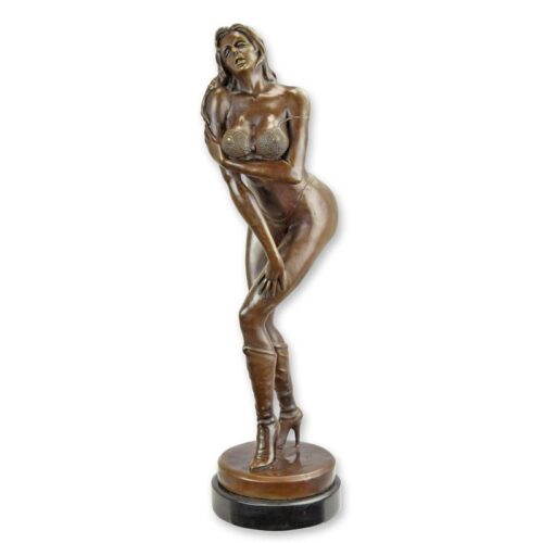 Sculptuur van pin-up meisje in prachtig bronsdesign